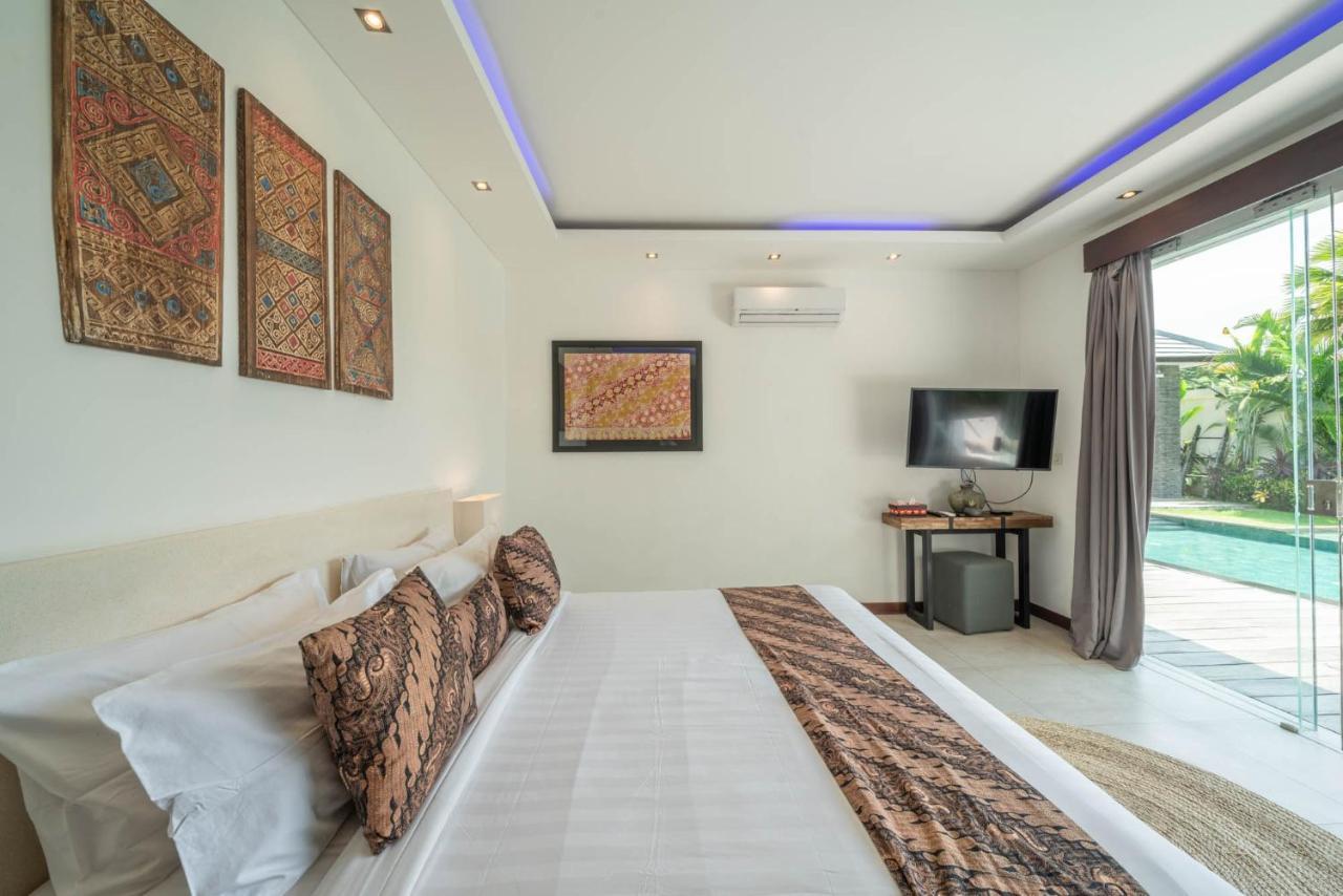 Villa Tira - Elegant 3Br In Central Seminyak Exterior photo