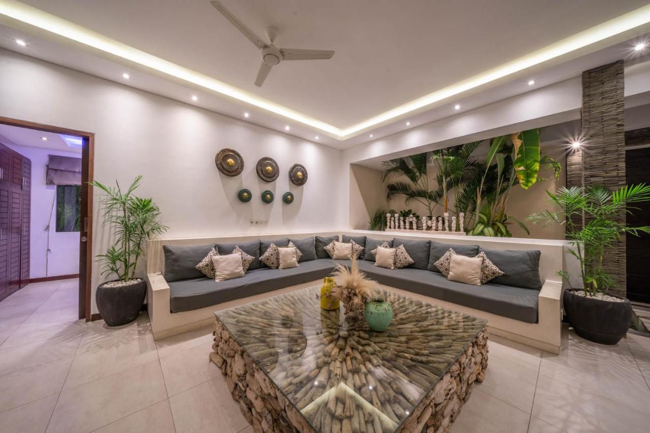 Villa Tira - Elegant 3Br In Central Seminyak Exterior photo