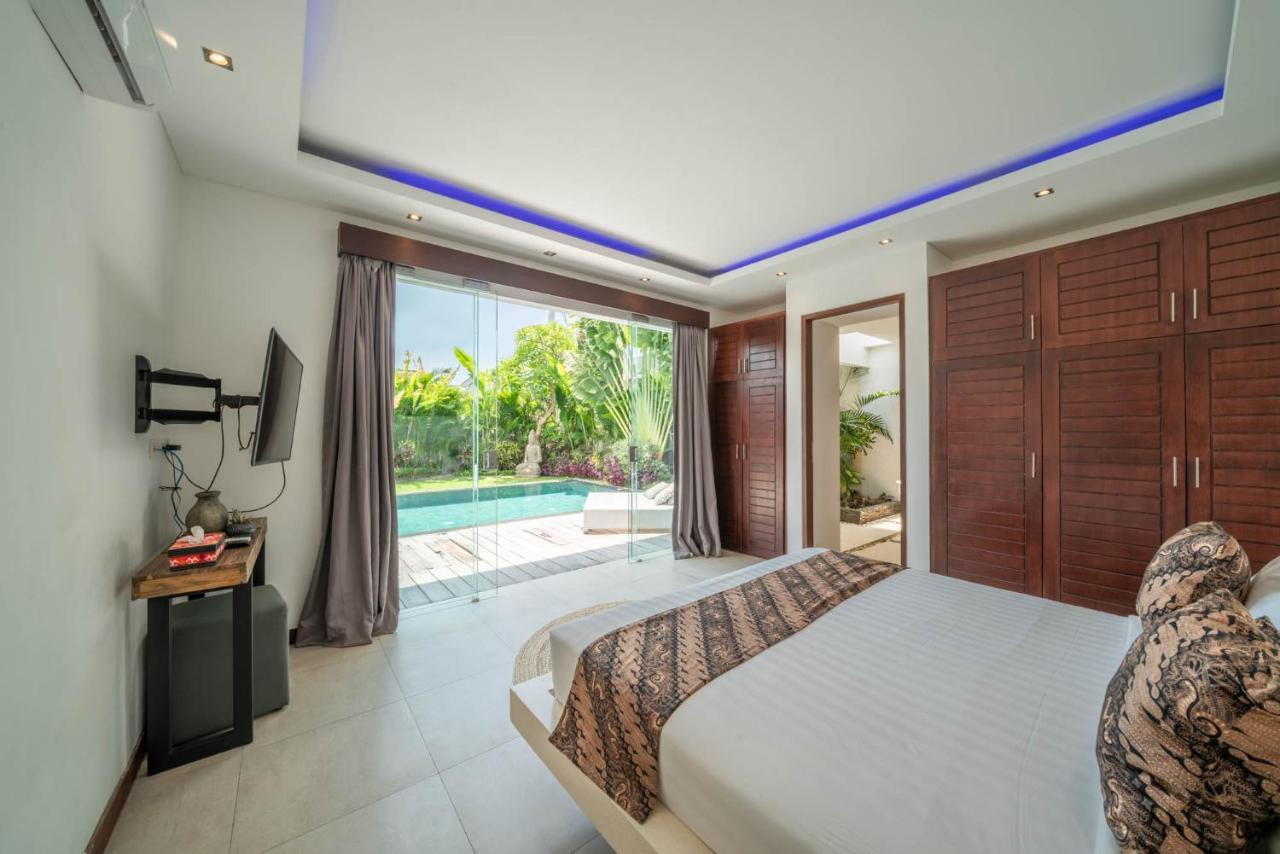 Villa Tira - Elegant 3Br In Central Seminyak Exterior photo